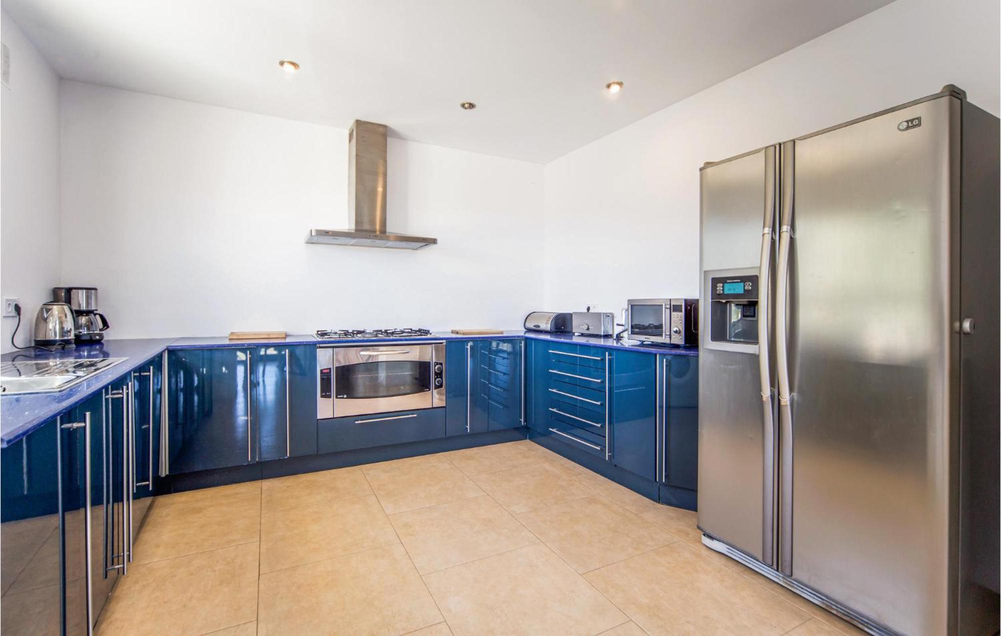 Amazing Home In Ador With Kitchenette Zewnętrze zdjęcie